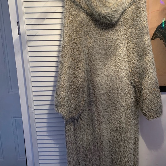 3/4 length sweater with hood - Picture 3 of 4